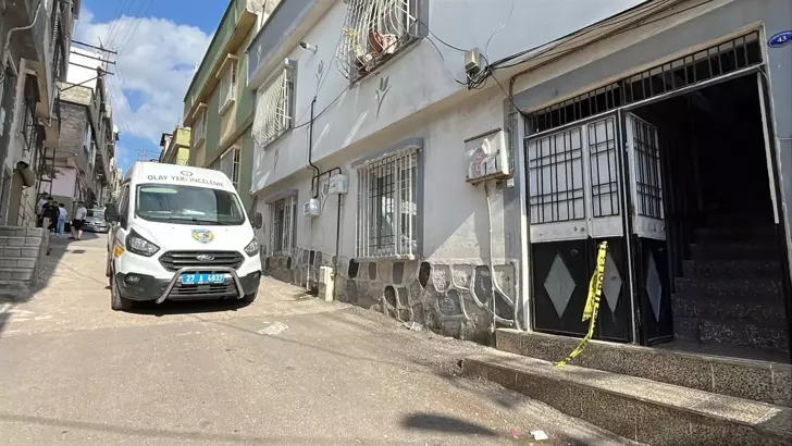 Gaziantep'te 14 yaşındaki kız çocuğu, babasını boynundan bıçaklayıp, öldürdü-1