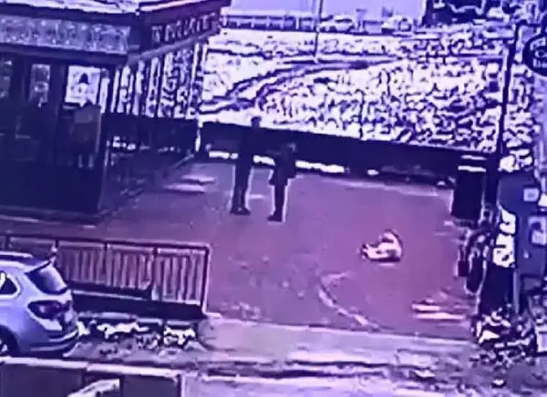 Tunceli’de 6 yıldır kayıp olan Gülistan Doku soruşturmasında hakkında kırmızı bülten çıkarılan ABD’deki Umut Altaş ile dosya kapsamında tutuklanan babası Celal Altaş arasındaki WhatsApp yazışmaları ortaya çıktı. Yazışmalarda tehdit ve hakaret içerikli ifa