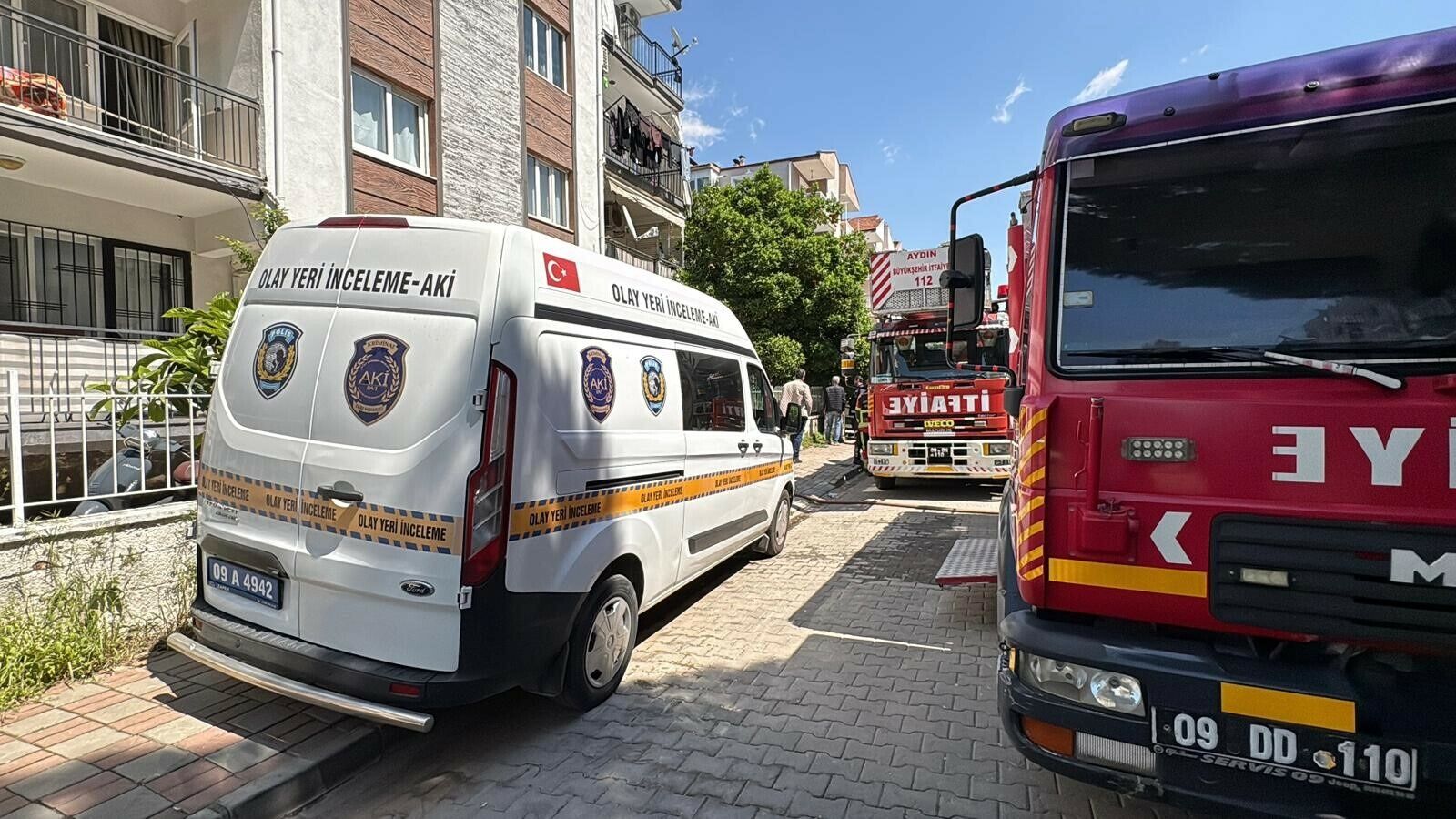 5 katlı bir apartmanın 1'inci katında yangın; 1 ölü, 1 yaralı-1