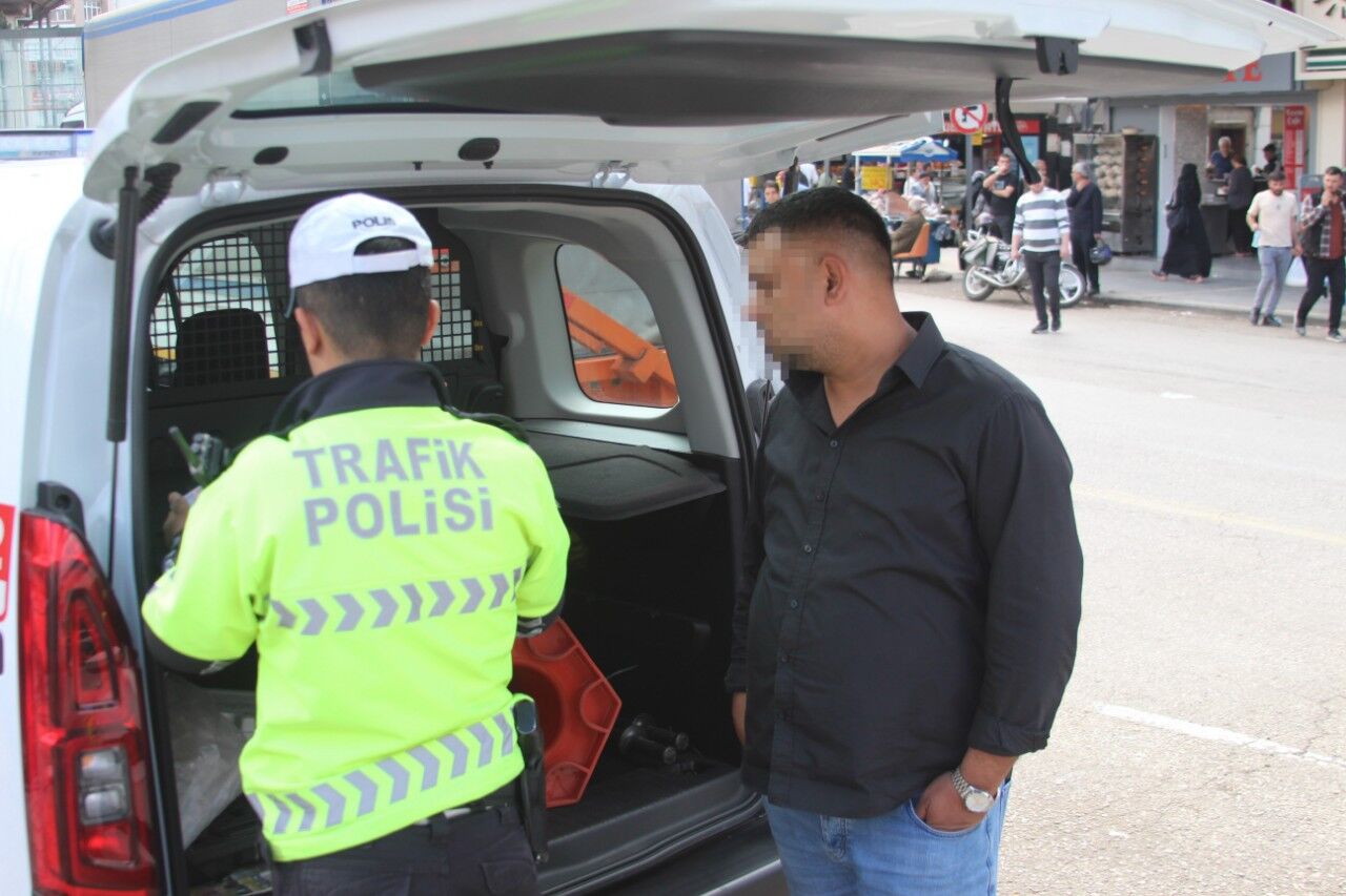 Adana’da Hem Ceza Yedi Hem Kadın Gazeteciyi Taciz Etti (5)