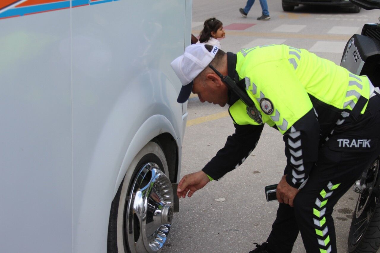 Adana’da Hem Ceza Yedi Hem Kadın Gazeteciyi Taciz Etti (6)