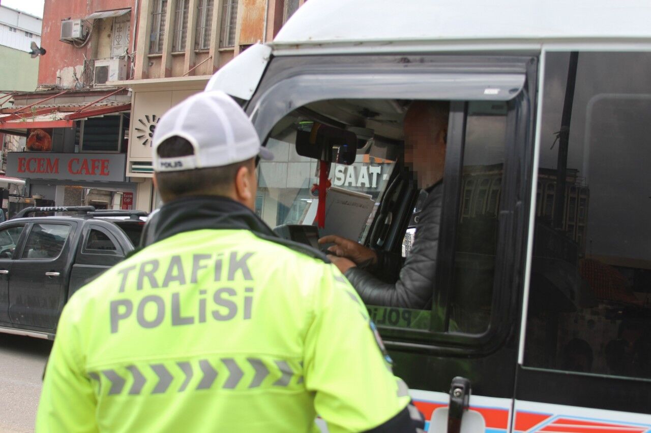 Adana’da Hem Ceza Yedi Hem Kadın Gazeteciyi Taciz Etti (7)