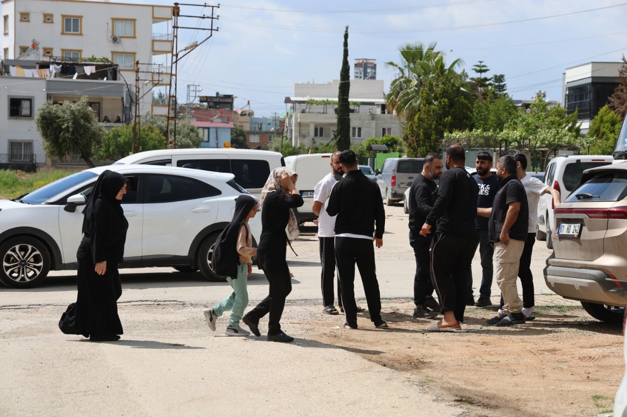 Adana'da Okul Çevresinde Silah Sesleri! Öğrenciler Panikte (2)