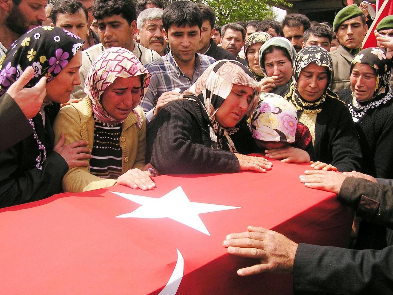 Adana'da Şehit Annesinin Dramı! Kendi Evinde Oturamıyor (4)