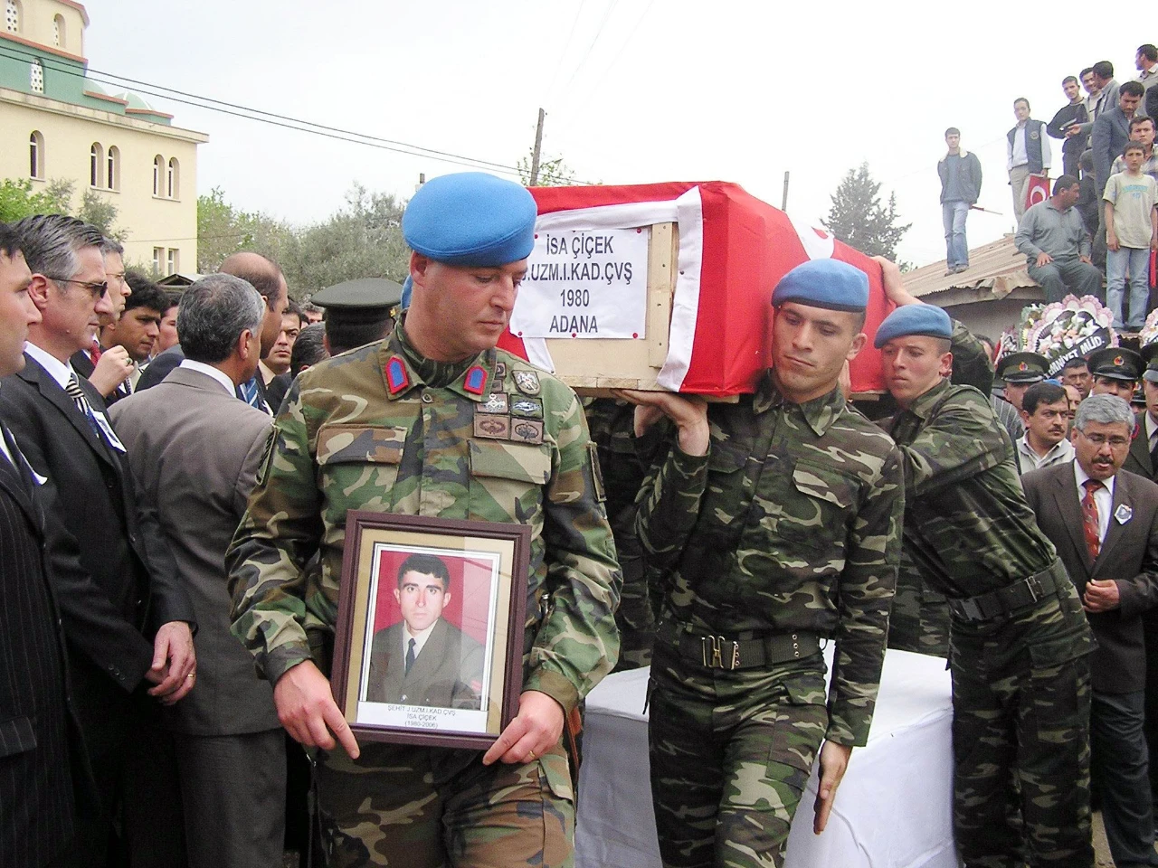 Adana'da Şehit Annesinin Dramı! Kendi Evinde Oturamıyor (5)