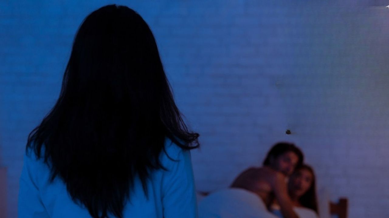 Aile Apartmanında Yasak Aşk Skandalı: Eşini ve Eltisini Yatakta Uygunsuz Pozisyonda Yakaladı