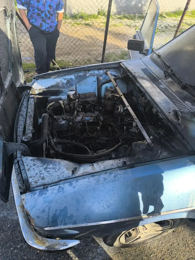 Alev Alan Otomobiline Müdahale Ederken Yaralandı (2)