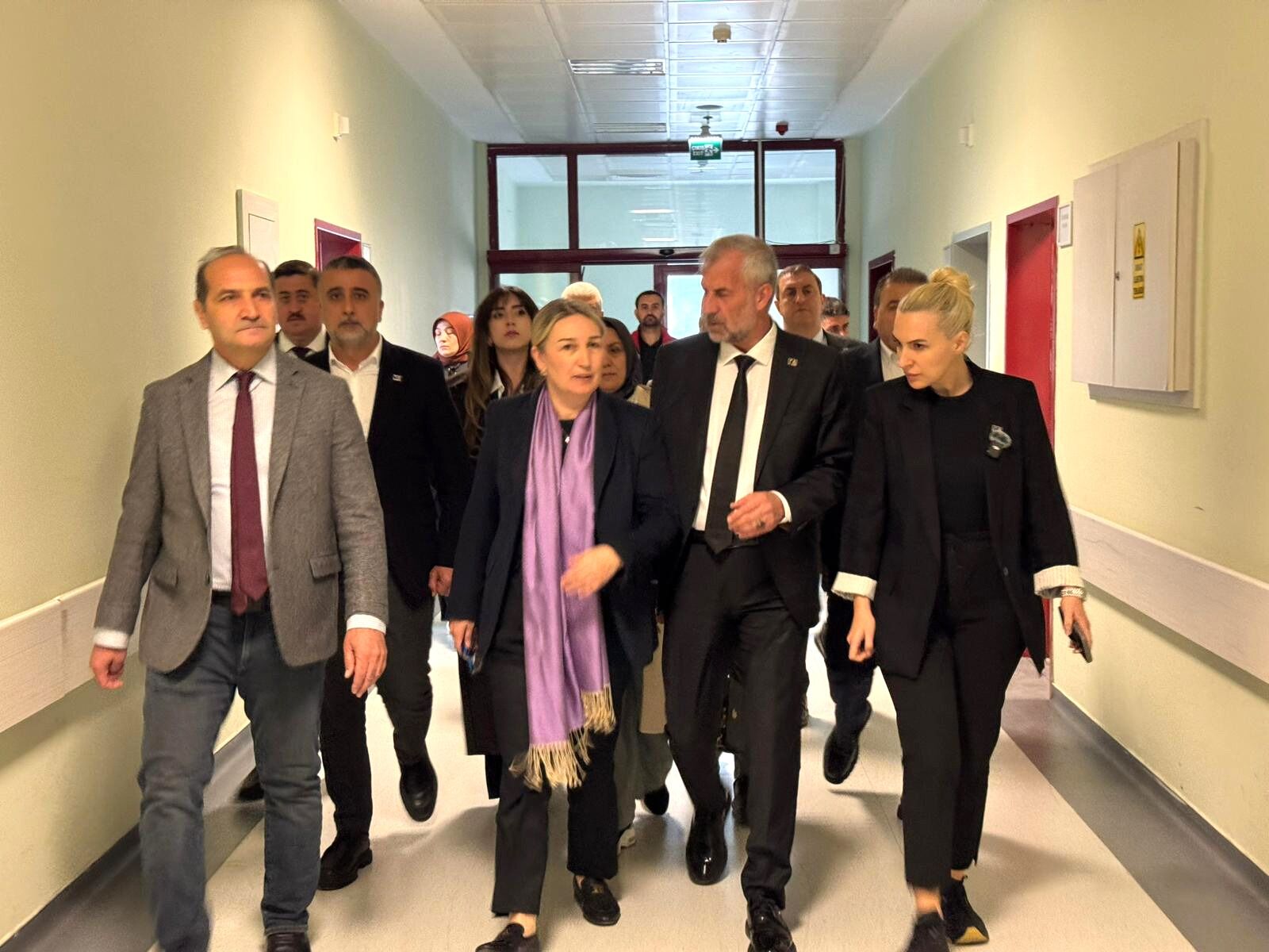 Anahtar Parti Kahramanmaraş'ta yaralı öğrencileri hastanede ziyaret etti!