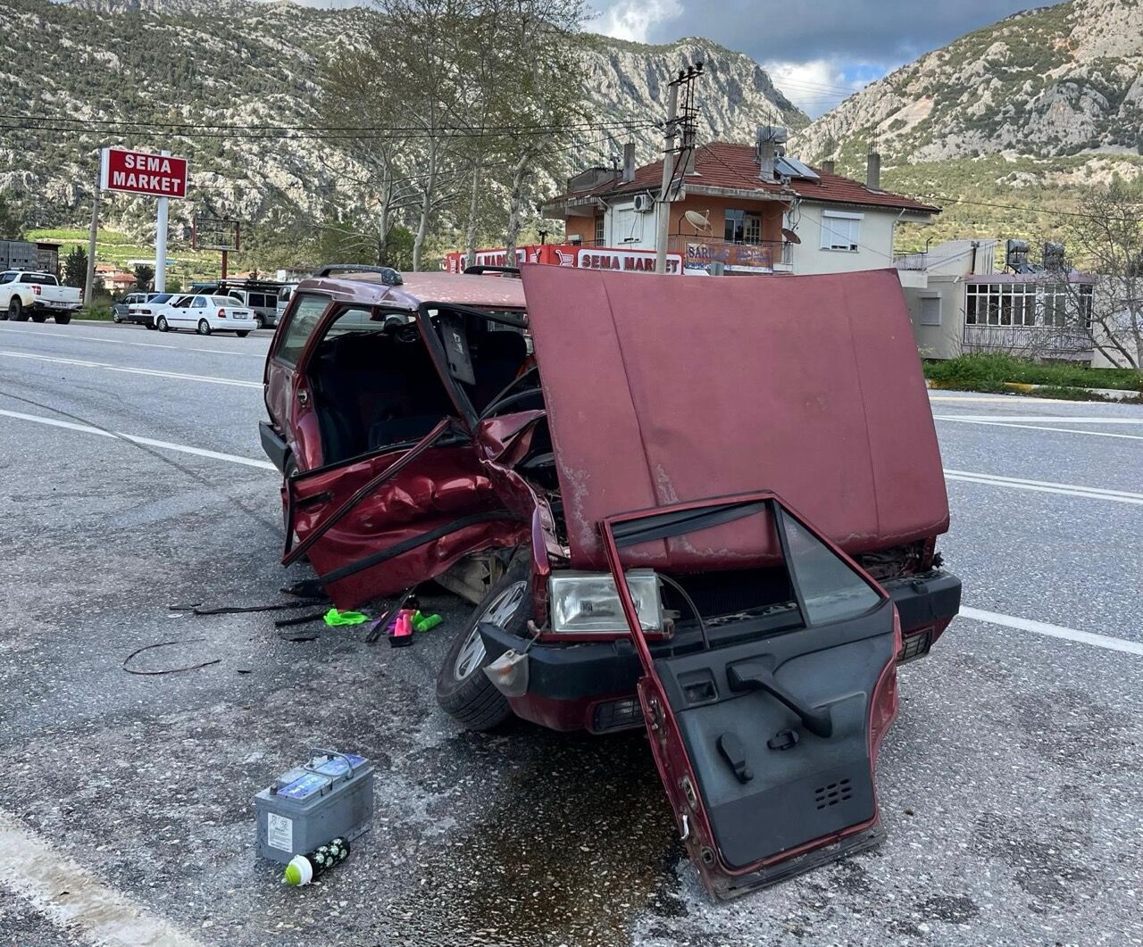 Antalya Akseki Murtiçi’nde Kaza! 2 Otomobil Çarpıştı 3 Yaralı-1
