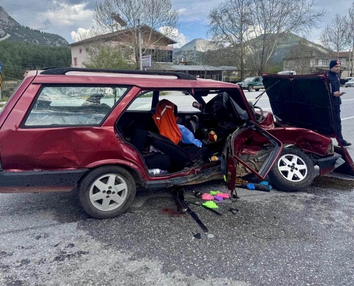 Antalya Akseki Murtiçi’nde Kaza! 2 Otomobil Çarpıştı 3 Yaralı1