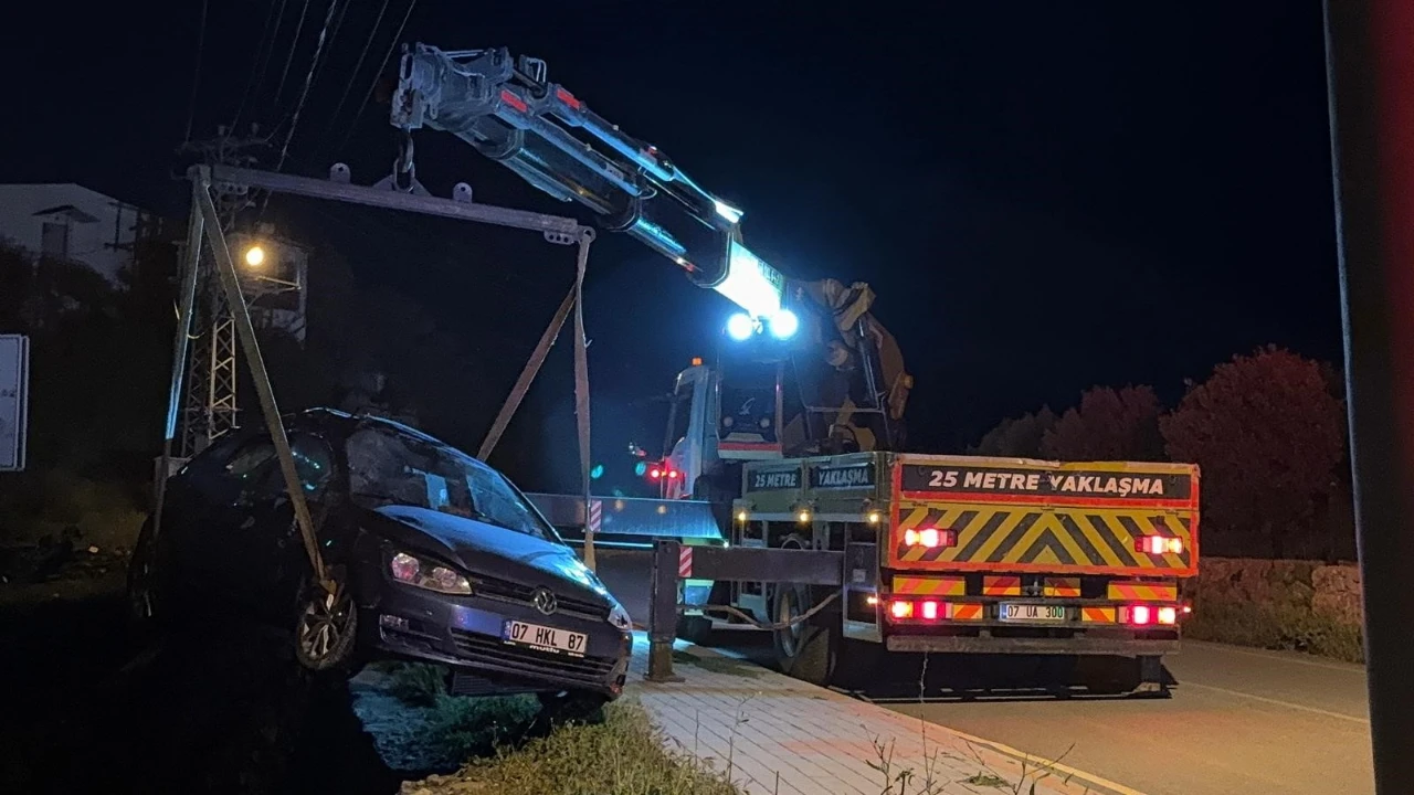 Antalya Gazipaşa’da Otomobil 7 Metreden Düştü! Alkollü Sürücü Kurtuldu (1)