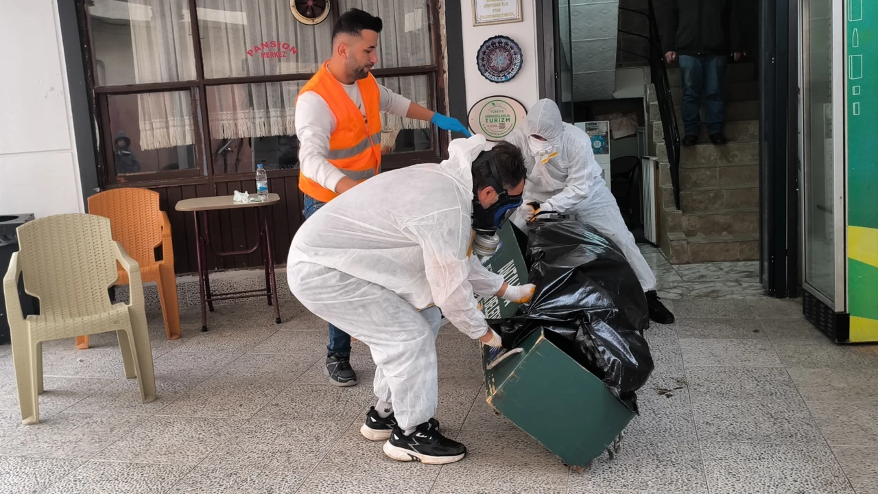 Antalya Muratpaşa'da Pansiyon Odasında Sır Ölüm! (6)