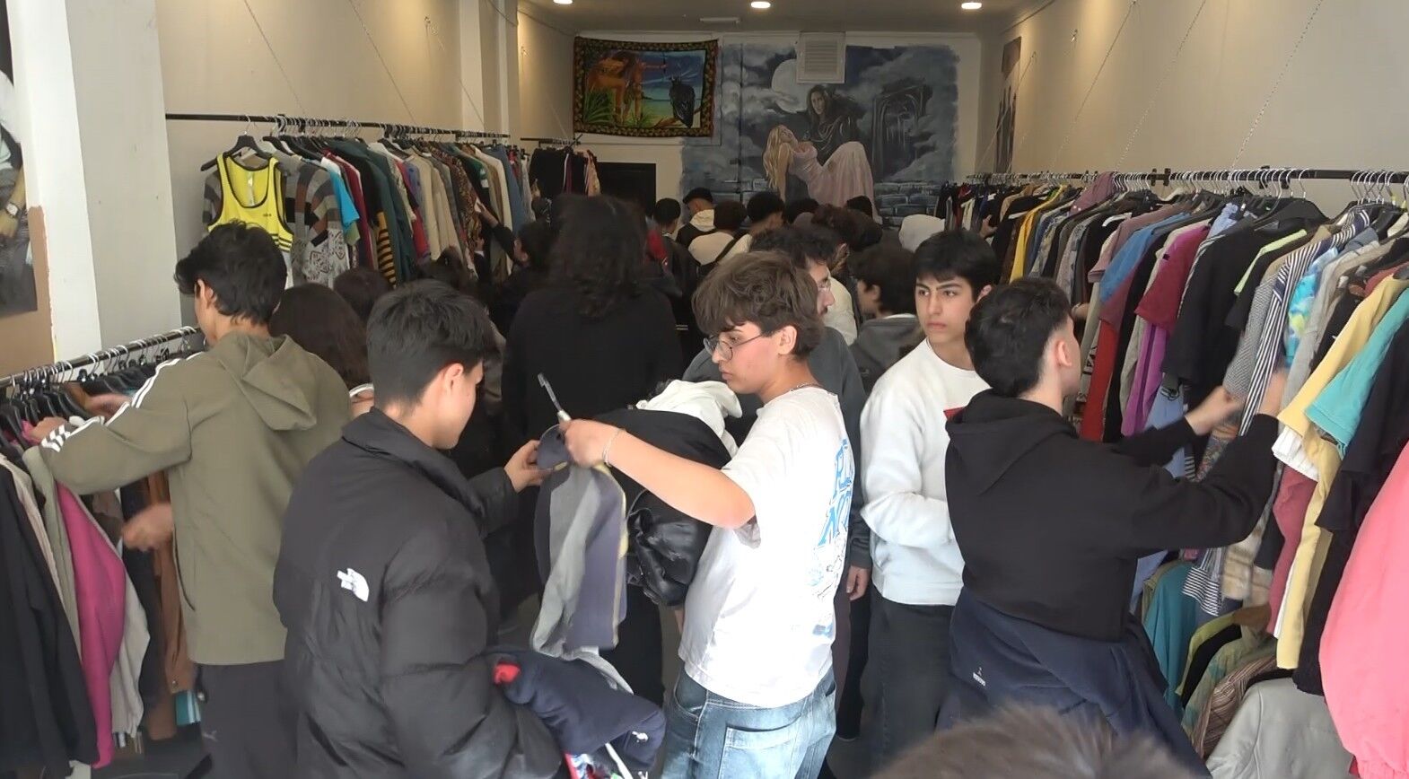 Antalya’da Indirimli Ikinci El Mağaza Açılışı Izdihama Dönüştü (2)