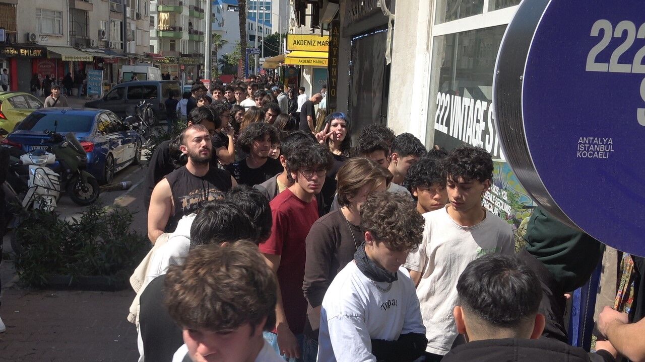 Antalya’da Indirimli Ikinci El Mağaza Açılışı Izdihama Dönüştü (4)