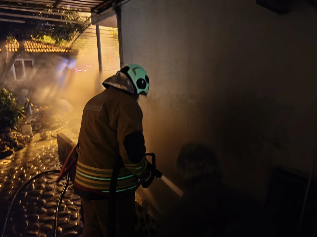 Arsuz'da Müstakil Evde Yangın! Bodrum Katı Küle Döndü (2)