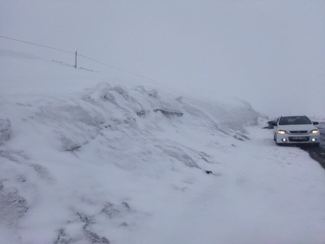 Nisan ayında şaşırtan manzara: Kar kalınlığı tabela boyunu geçti-1