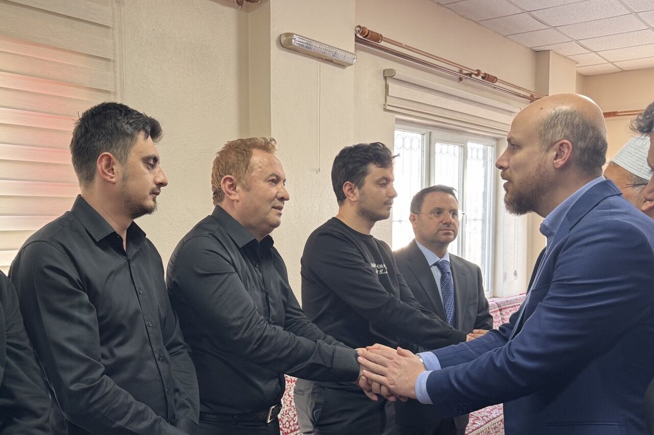 Bakanlardan Şehit Öğretmen Ayla Kara’nın Ailesine Ziyaret!1