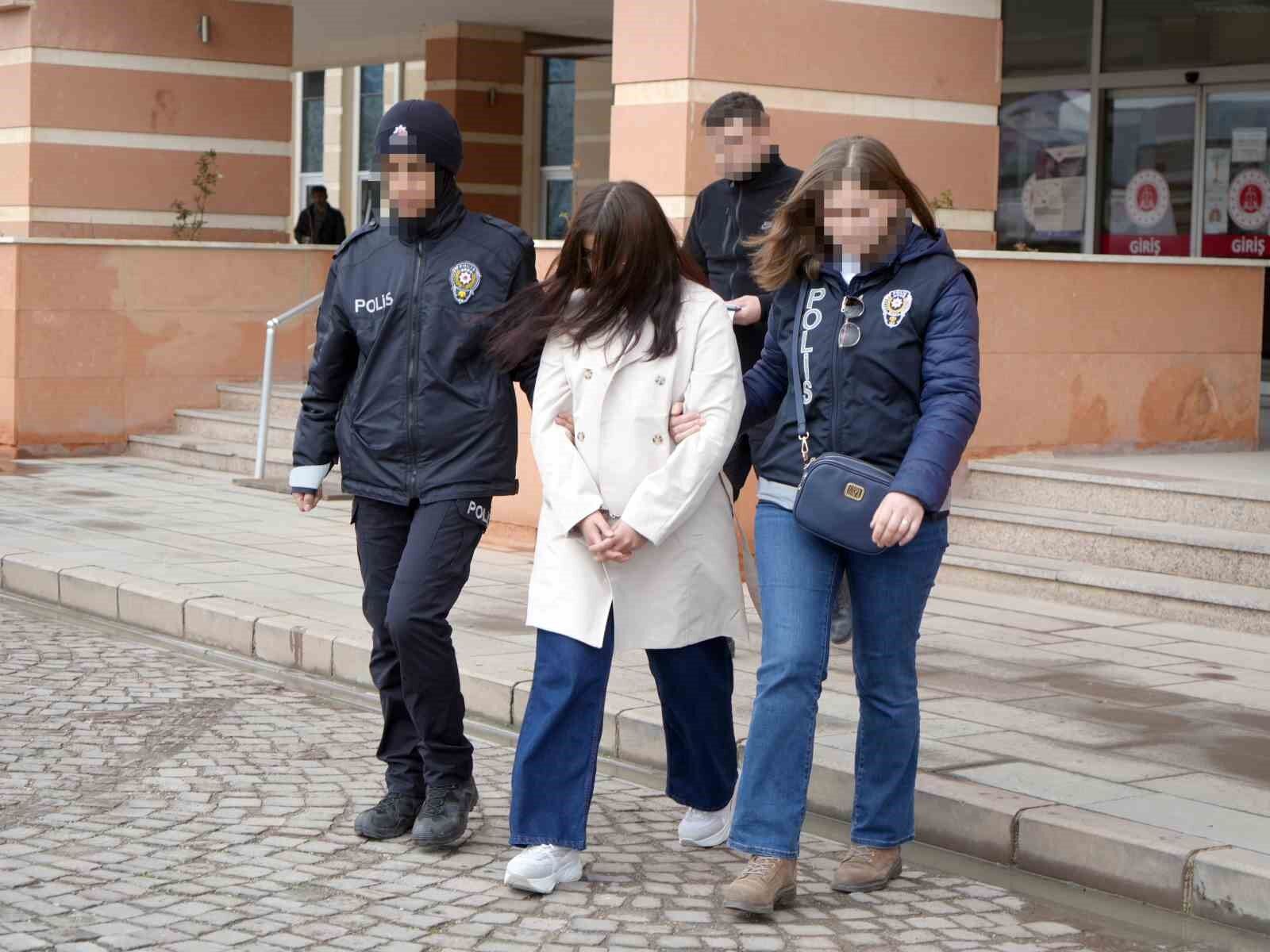 Bebeğini Çöpe Atan Anne Için Müebbet Talebi Duruşma Salonunda Tutuklandı (1)