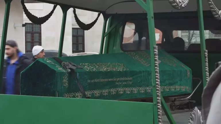 Beton Parçasının Isabet Ettiği 6 Yaşındaki Tesnim Son Yolculuğuna Uğurlandı (2)