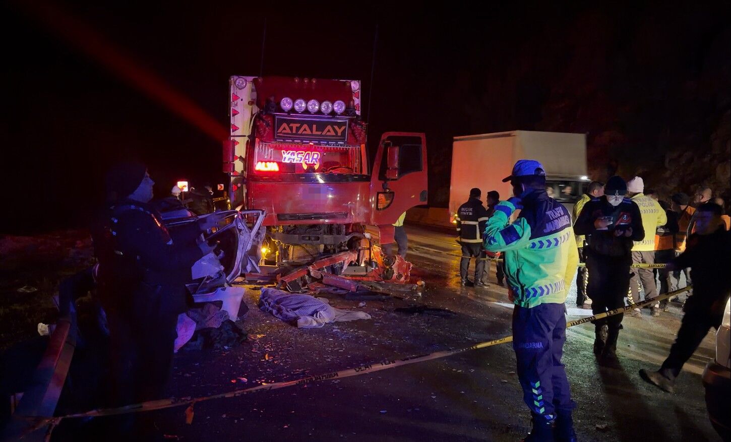Burdur'da Anneyi Çocuklarından Ayıran Feci Kaza 1 Kişi Öldü, 4 Yaralı (1)
