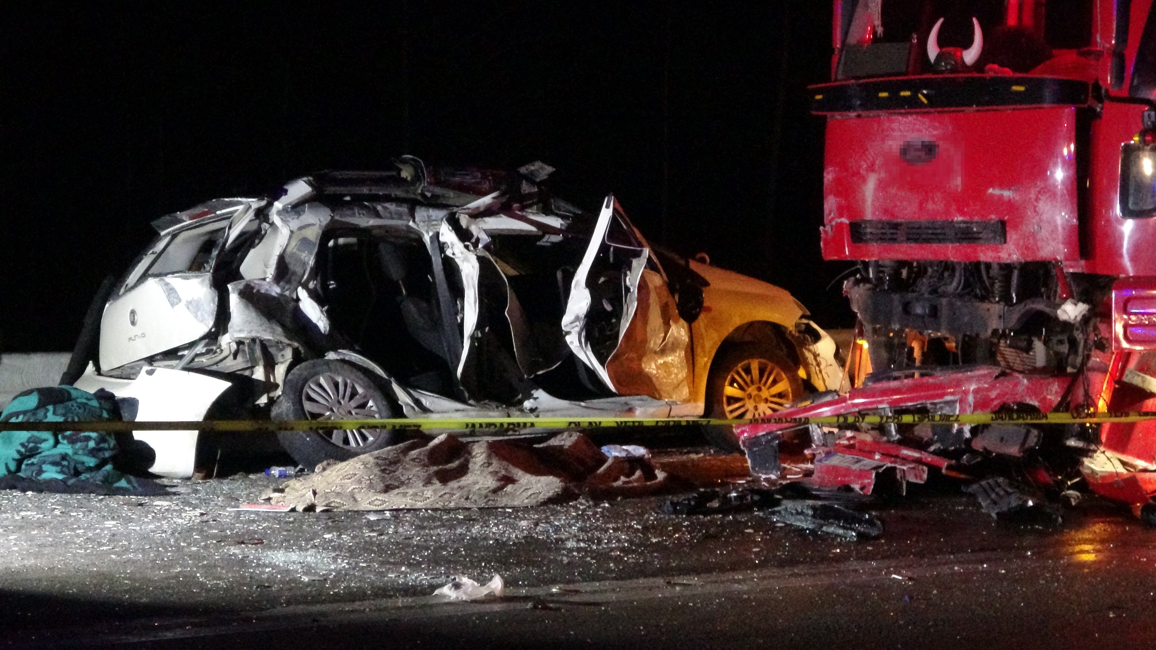 Burdur'da Anneyi Çocuklarından Ayıran Feci Kaza 1 Kişi Öldü, 4 Yaralı (2)