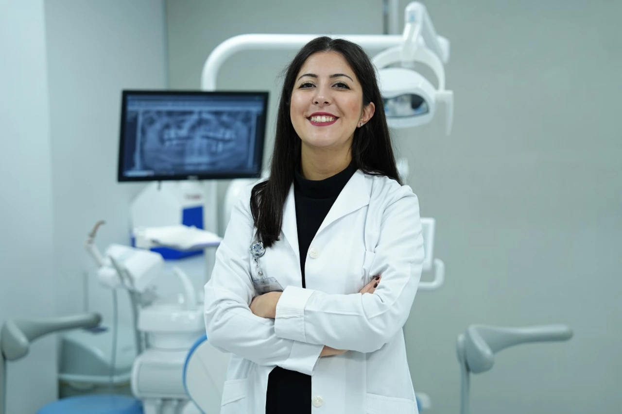 Diş Beyazlatma Ürünlerine Dikkat! Uzmanlar Kalıcı Hasar Uyarısı Yaptı (1)-1