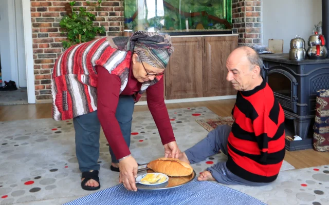 Doğuştan Eller Olmayan Mehmet Amca’nın Hayat Hikayesi Ağlattı (2)