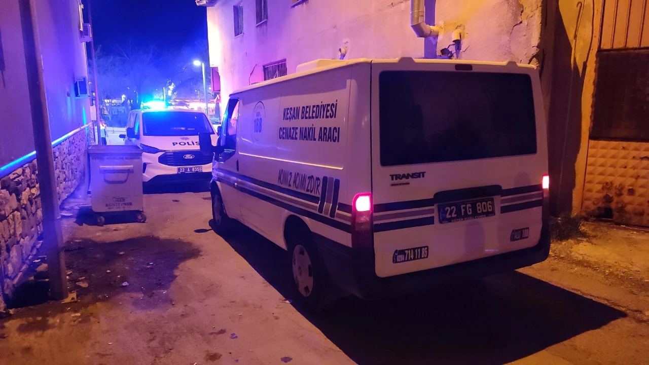 Edirne Keşan’da Şüpheli Ölüm! 57 Yaşındaki Adam Sokakta Ölü Bulundu (5)