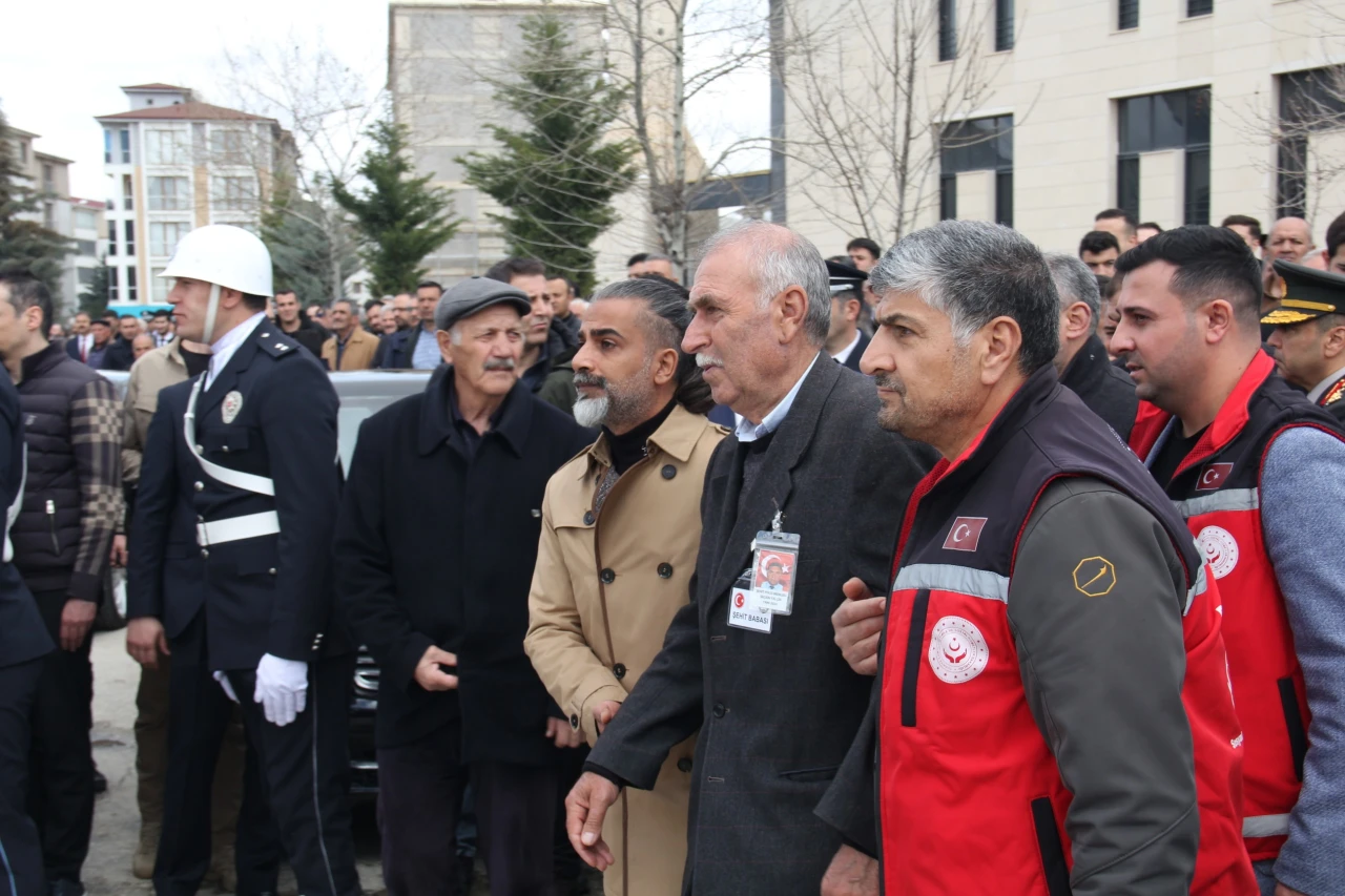 Elazığ’da Şehit Polis Seçkin Yalçın Gözyaşlarıyla Uğurlandı (1)