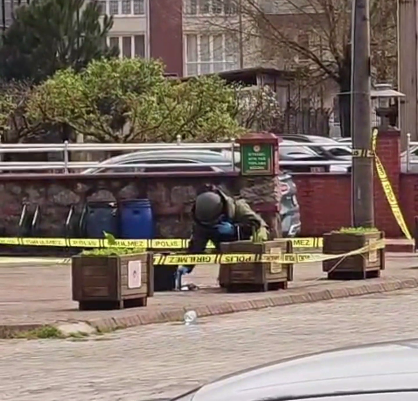 'Elimde Bomba Var' Diye Bağırdı, Gözaltına Alındı (2)