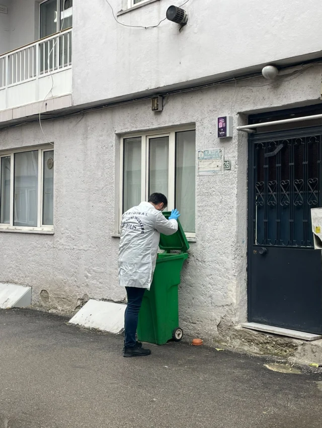 Emekli Polis Kocasını Öldürdü, Cesdi Satır Ve Bıçakla Parçalara Ayrıldı (2)