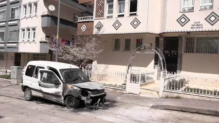 Eşinin Evini Kurşunlayan Kocanın Trafikte Bıçaklı Tartışma Görüntüleri Ortaya Çıktı (2)