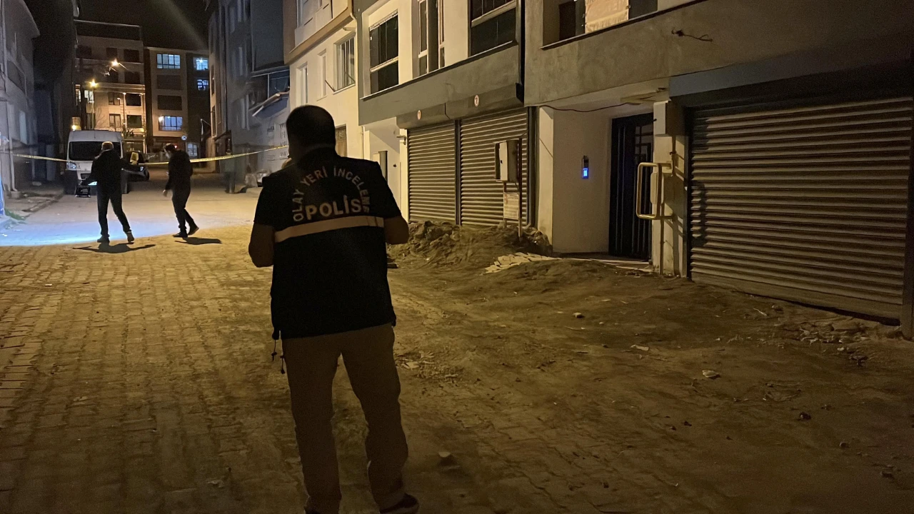 Eskişehir'de Silahlı Kavga! C.i̇. Sırtından Vuruldu (2)