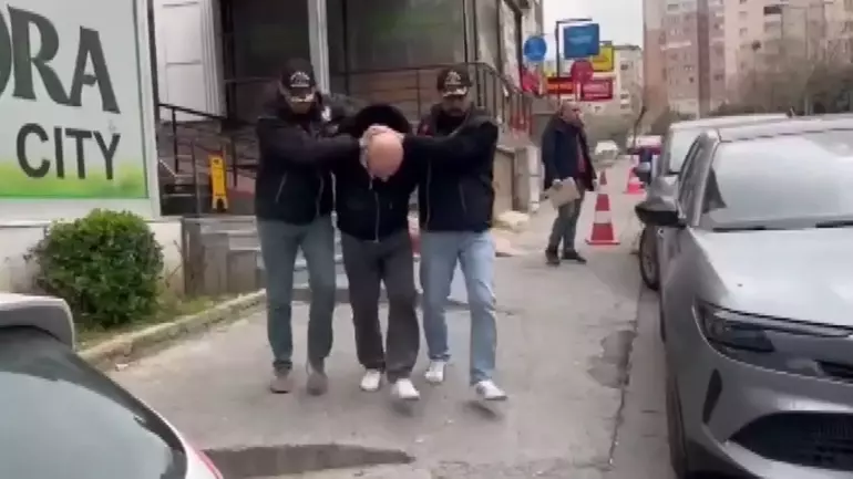 Fuhuş Şebekesine Darbe 14 Gözaltı, 52 Kadın Operasyonda Kurtarıldı (2)