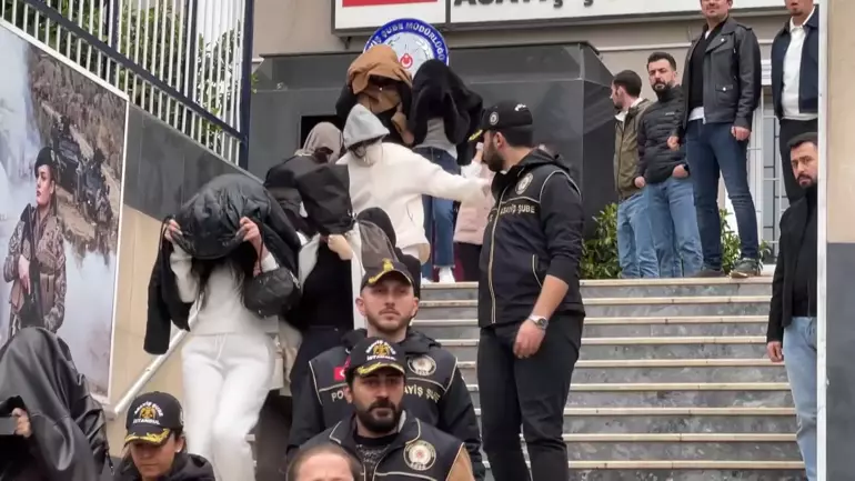 Fuhuş Şebekesine Darbe 14 Gözaltı, 52 Kadın Operasyonda Kurtarıldı (3)