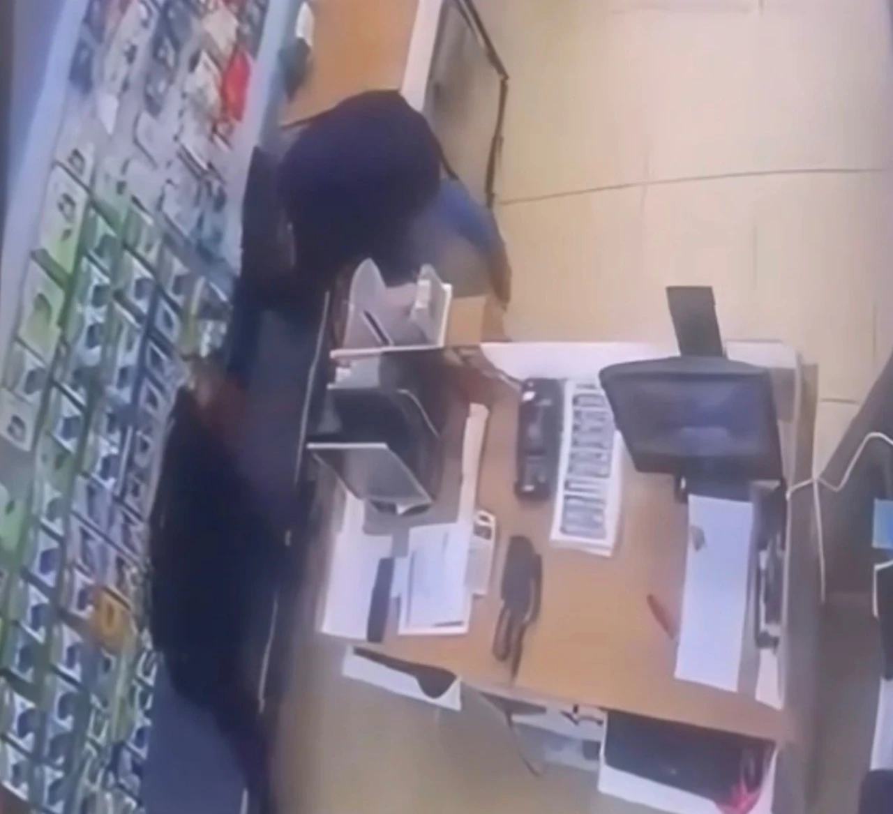 Gaziantep Nizip’te Iş Yerinde Silahlı Saldırı! Ayaklarından Vuruldu (1)