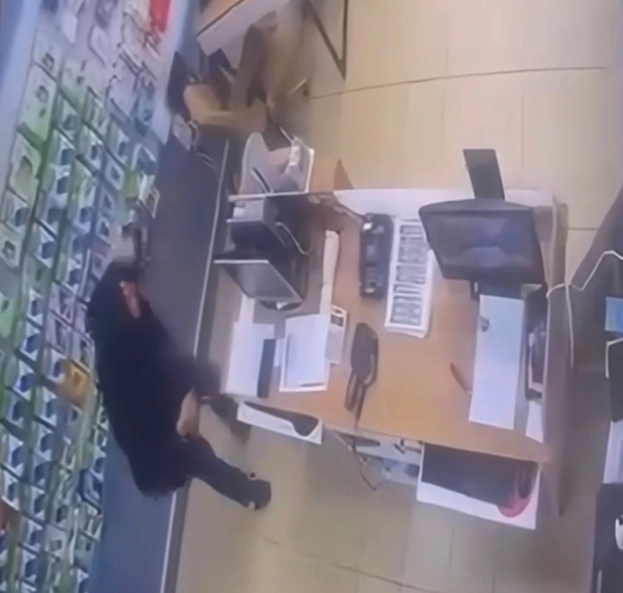 Gaziantep Nizip’te Iş Yerinde Silahlı Saldırı! Ayaklarından Vuruldu (2)