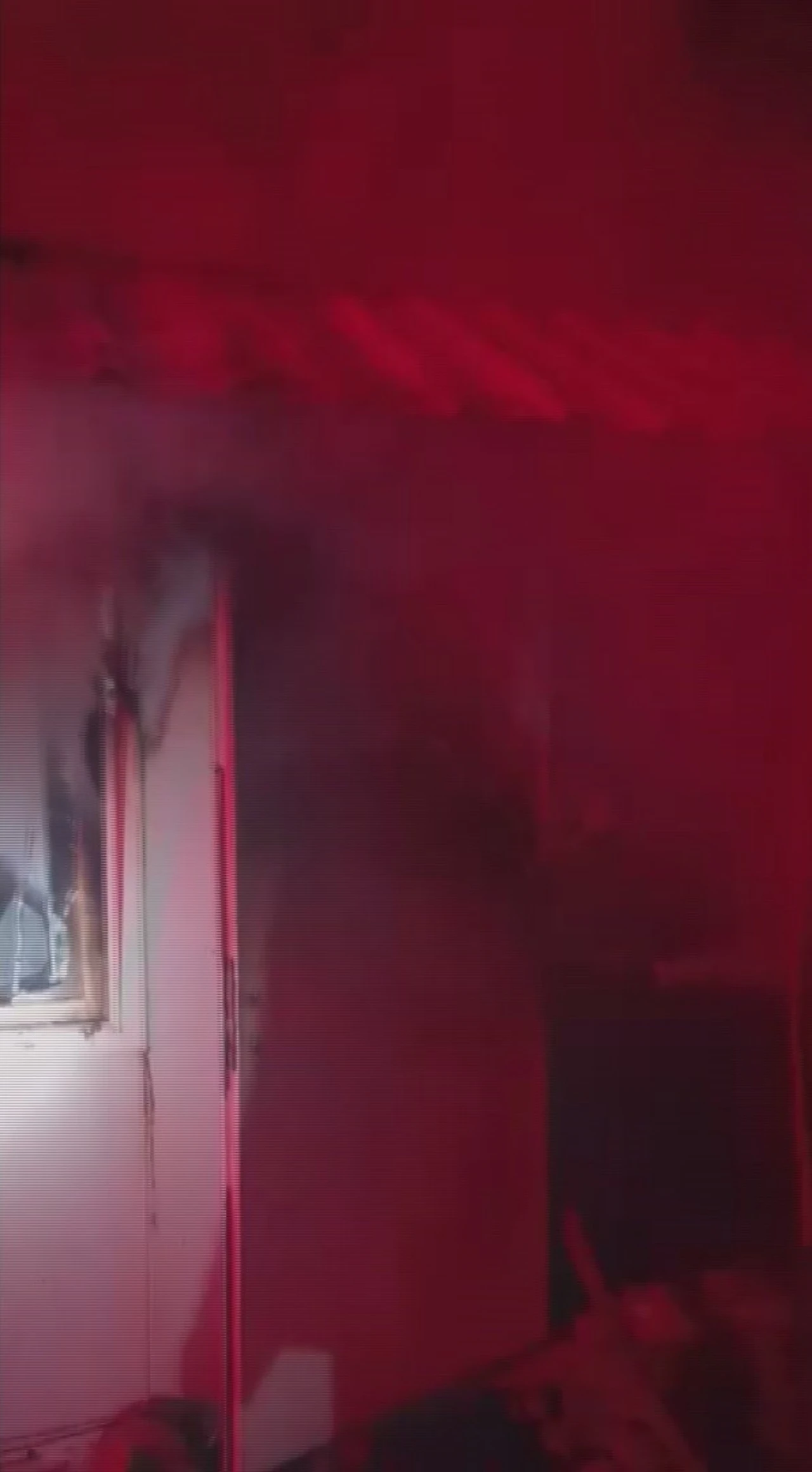 Hatay’da Depremzede Ailenin Konteyneri Alevlere Teslim Oldu (2)