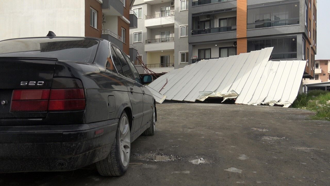 Hatay’da Şiddetli Rüzgar Ortalığı Savaş Alanına Çevirdi (2)