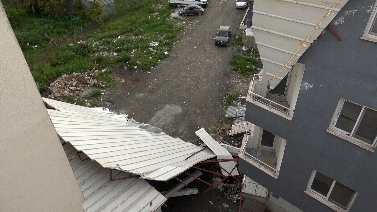 Hatay’da Şiddetli Rüzgar Ortalığı Savaş Alanına Çevirdi (3)