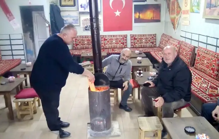 Hava Sıcaklığı Eksi Derecelere Düştü, Nisanda Da Soba Yaktılar (3)