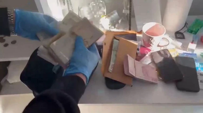 Hindistan'da Kırmızı Bültenle Aranan Şüpheli, Beylikdüzü'nde Yakalandı (1)