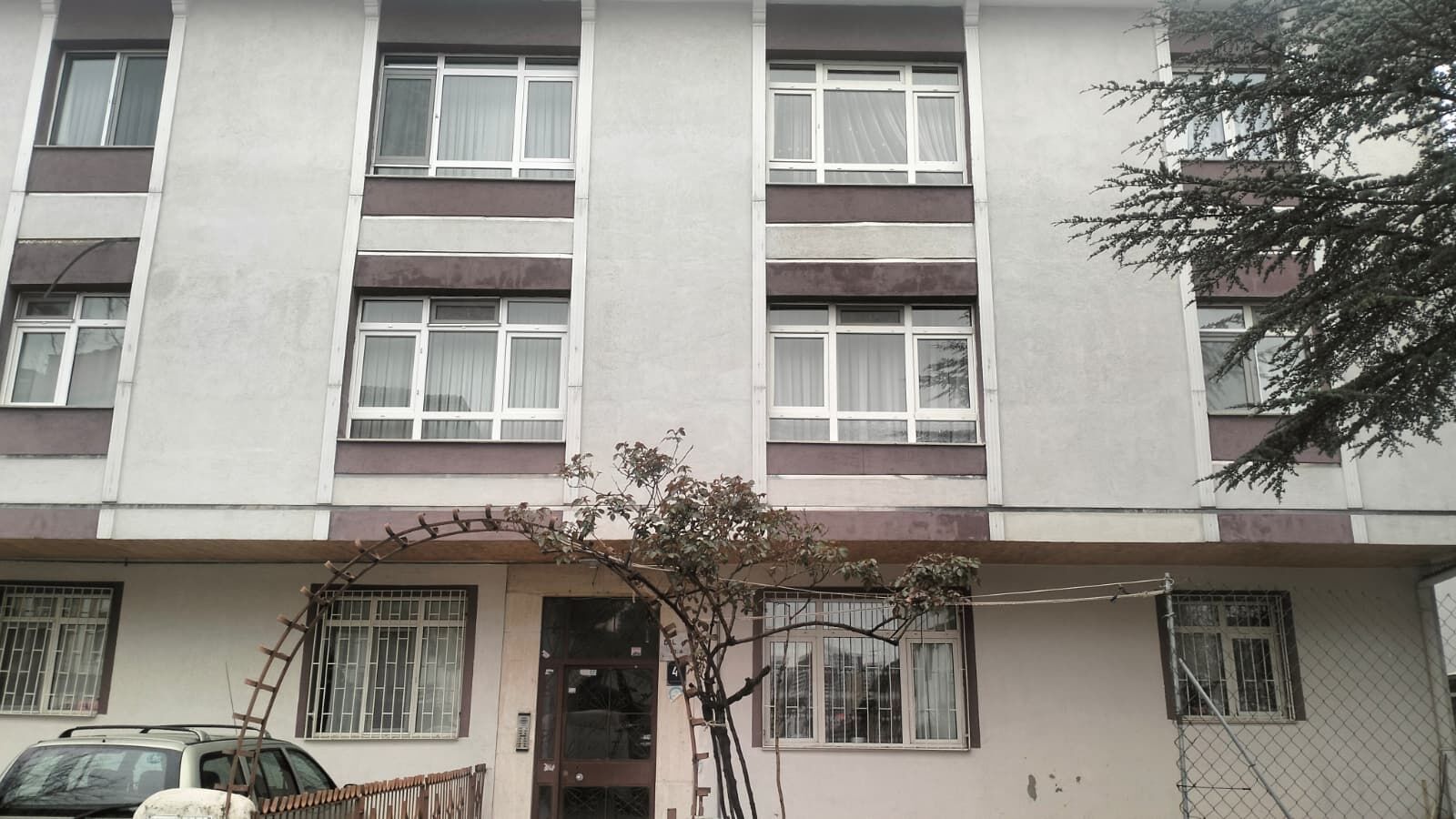 Kız arkadaşını öldürüp, intih*r etti