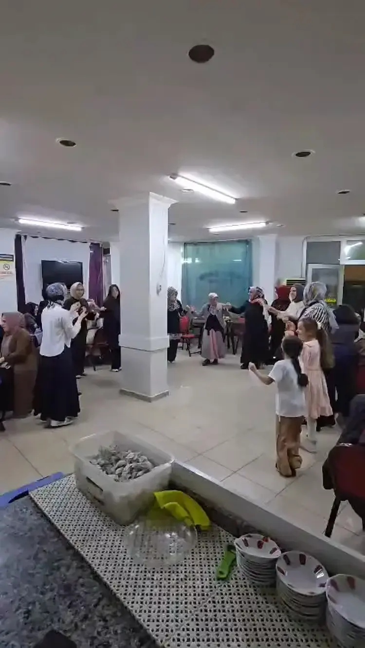 Kadın Muhtar Seçim Vaadini Yerine Getirdi, Kadınlar Kahveye Erkekler Eve Gitti (5)