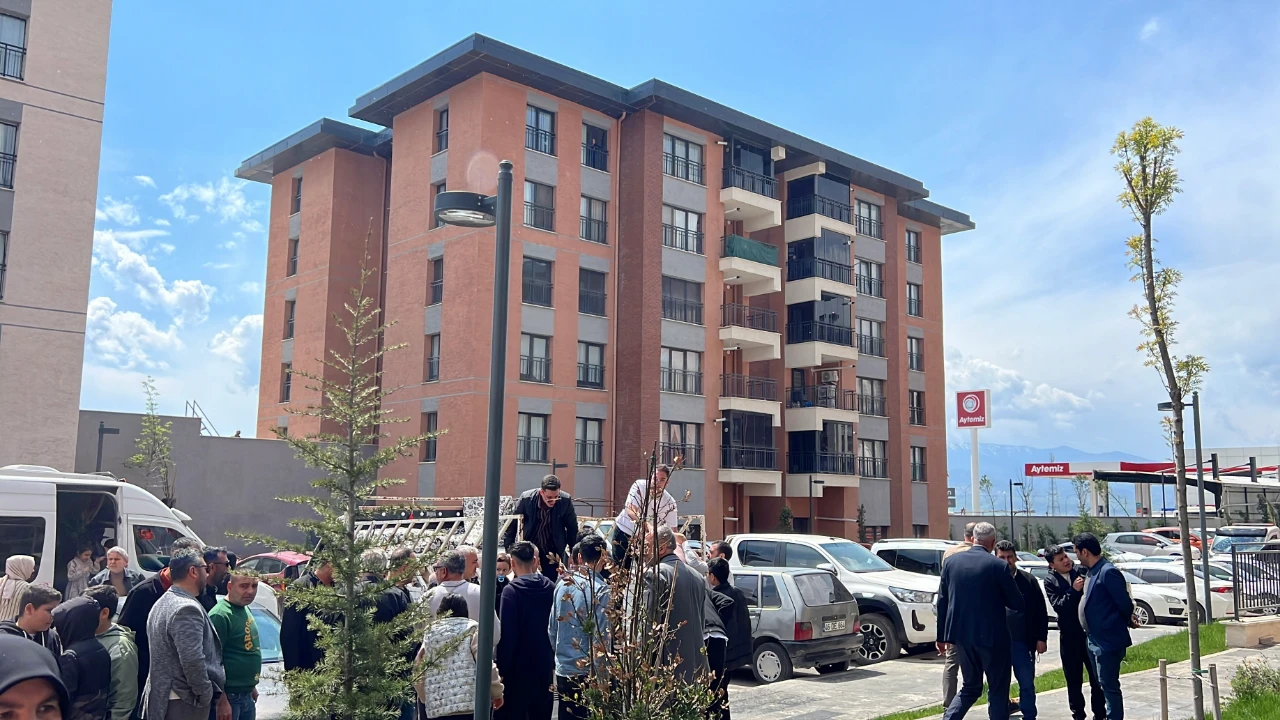 Kahramanmaraş Ebrar Sitesi'nde Hayat Yeniden Başladı! (2)