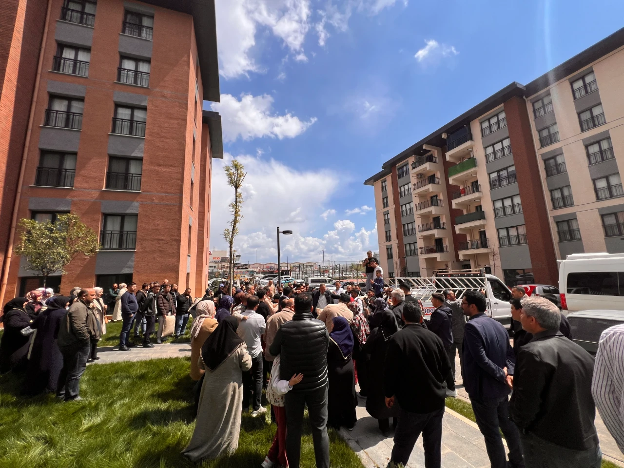 Kahramanmaraş Ebrar Sitesi'nde Hayat Yeniden Başladı! (3)