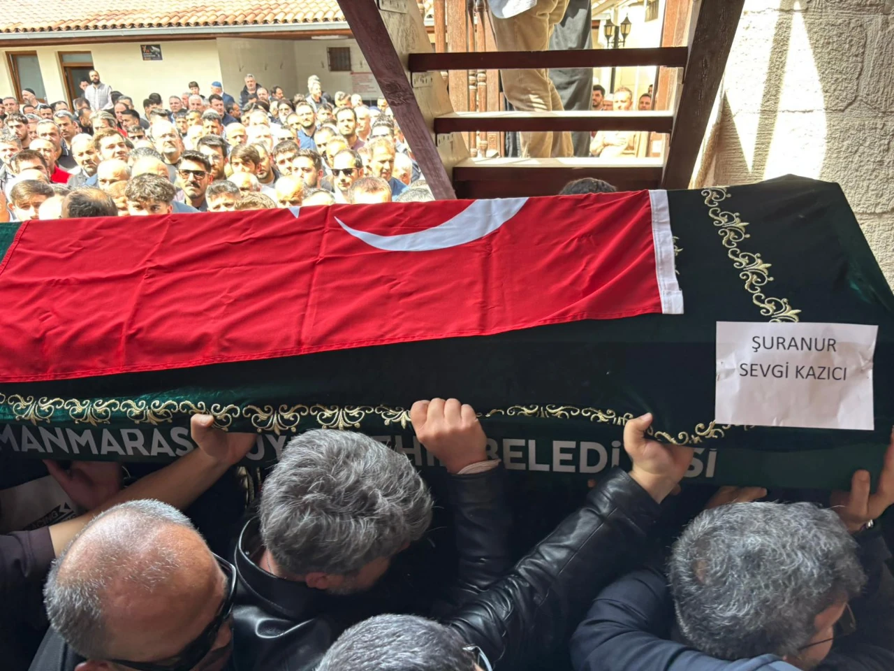 Kahramanmaraş Okul Saldırısında Ölen Şuranur Sevgi Kazıcı Toprağa Verildi! (2)