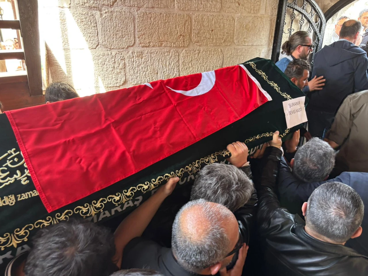 Kahramanmaraş Okul Saldırısında Ölen Şuranur Sevgi Kazıcı Toprağa Verildi! (8)