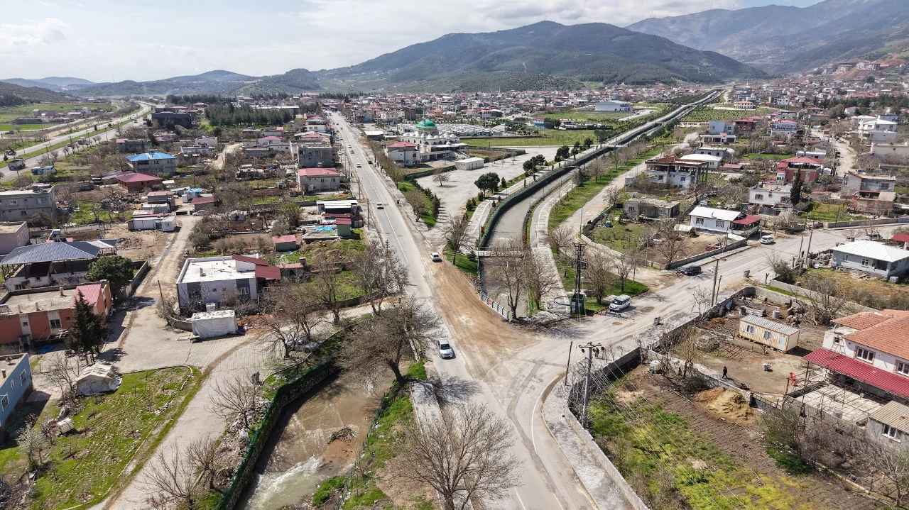 Kahramanmaraş Türkoğlu Şekeroba’da Köprü Genişletildi! Ulaşım Rahatladı (2)