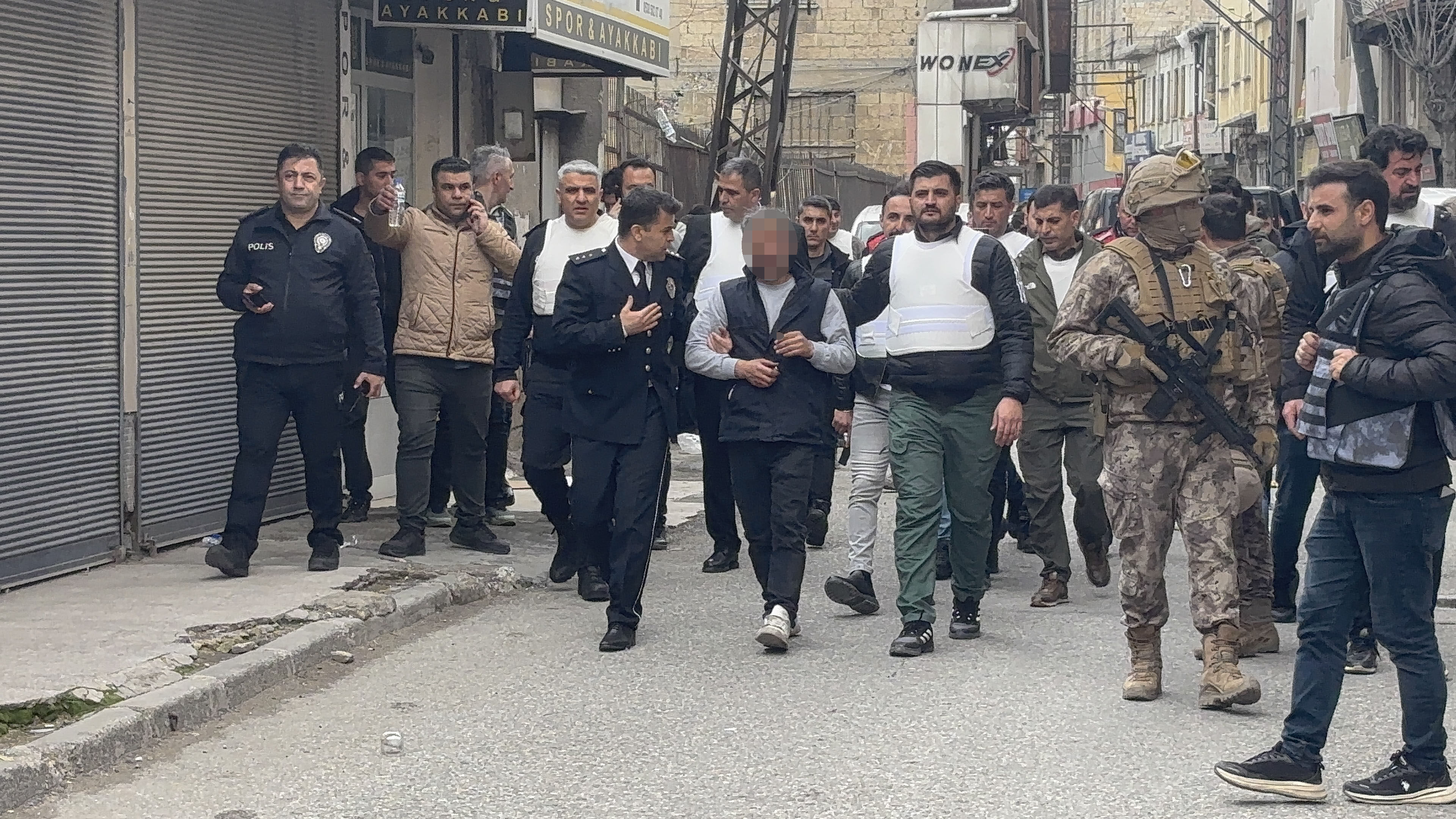 Kahramanmaraş’ın Komşu Ilinde Bir Şahıs 5 Kişiyi Rehin Aldı, Polise Ateş Açtı (1)